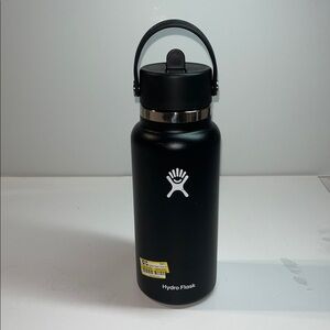 Hydro Flask 32oz Wide Mouth Bottle in Black - NO STRAW